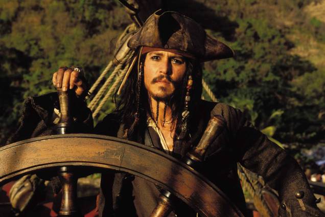 Johnny Depp em "Piratas do Caribe: A Maldição do Pérola Negra", 2003 de Gore Verbinski.