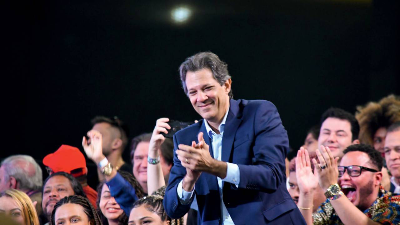ENTUSIASMO - Haddad: líder das pesquisas, ele é considerado a grande chance de uma vitória inédita do PT em São Paulo -