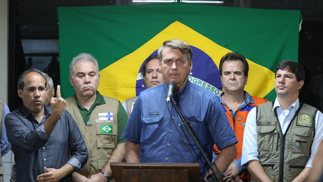 O presidente Jair Bolsonaro concede entrevista coletiva no Recife