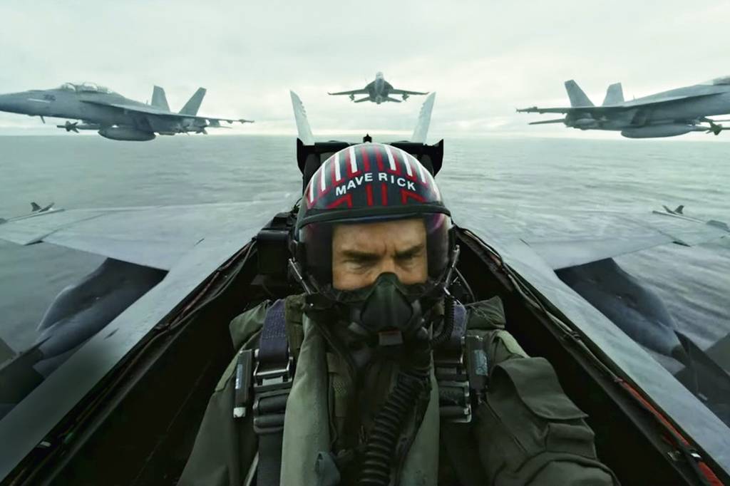 ACROBATA - Tom Cruise no novo filme: cenas reais com o ator pilotando o avião -