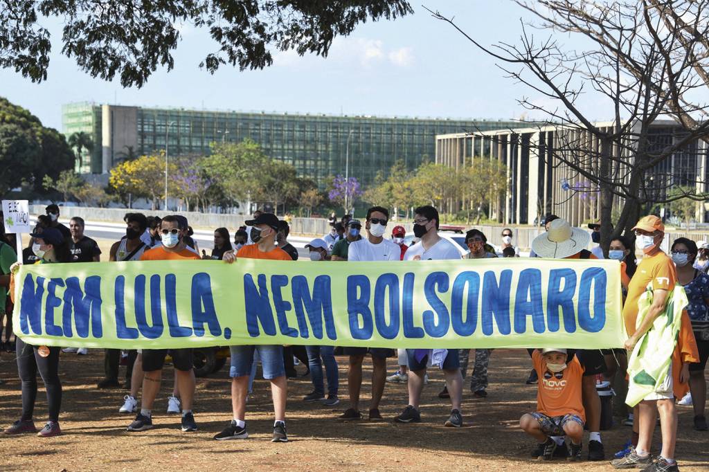 ALTERNATIVA - Manifestação em Brasília: parte do eleitorado está aberta a fugir da polarização -