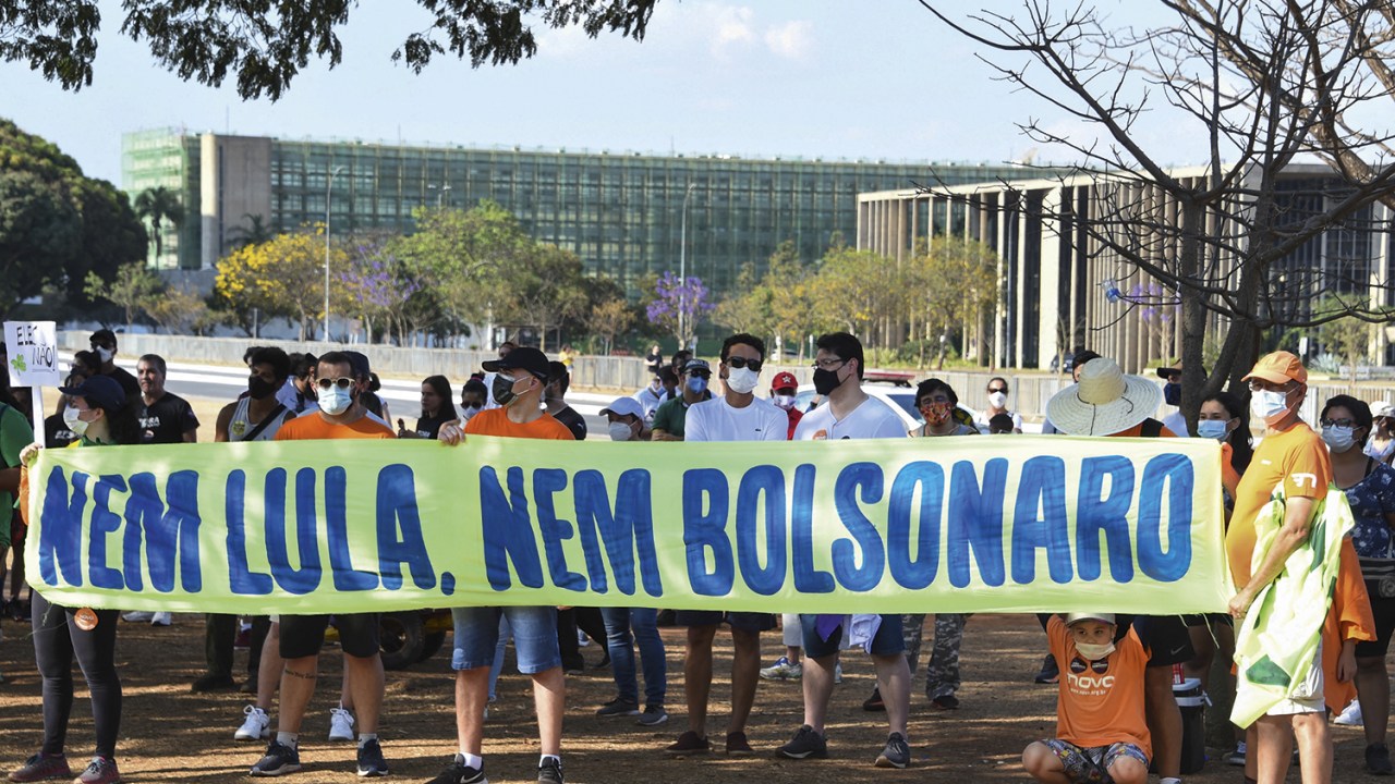 ALTERNATIVA - Manifestação em Brasília: parte do eleitorado está aberta a fugir da polarização -