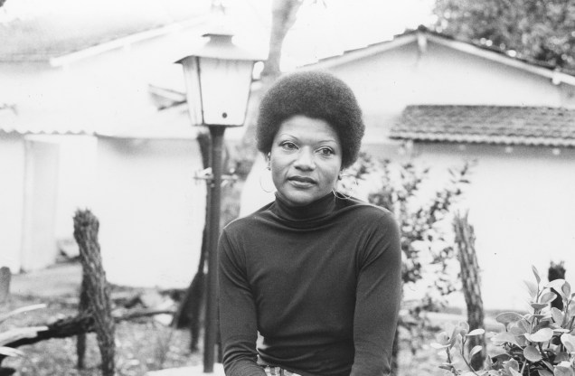 Alaíde Costa, cantora em entrevista, nos anos 70.
