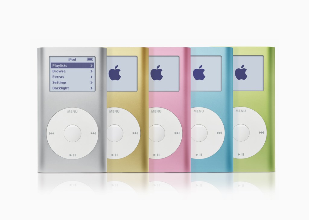O iPod Mini, uma das versões do tocador de músicas aposentado pela Apple 20 anos após seu lançamento -