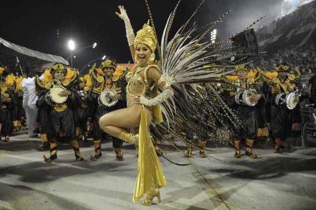 A Apresentadora e Modelo Sabrina Sato, desfilando pela Gaviões da Fiel, no Carnaval de São Paulo em 2011.