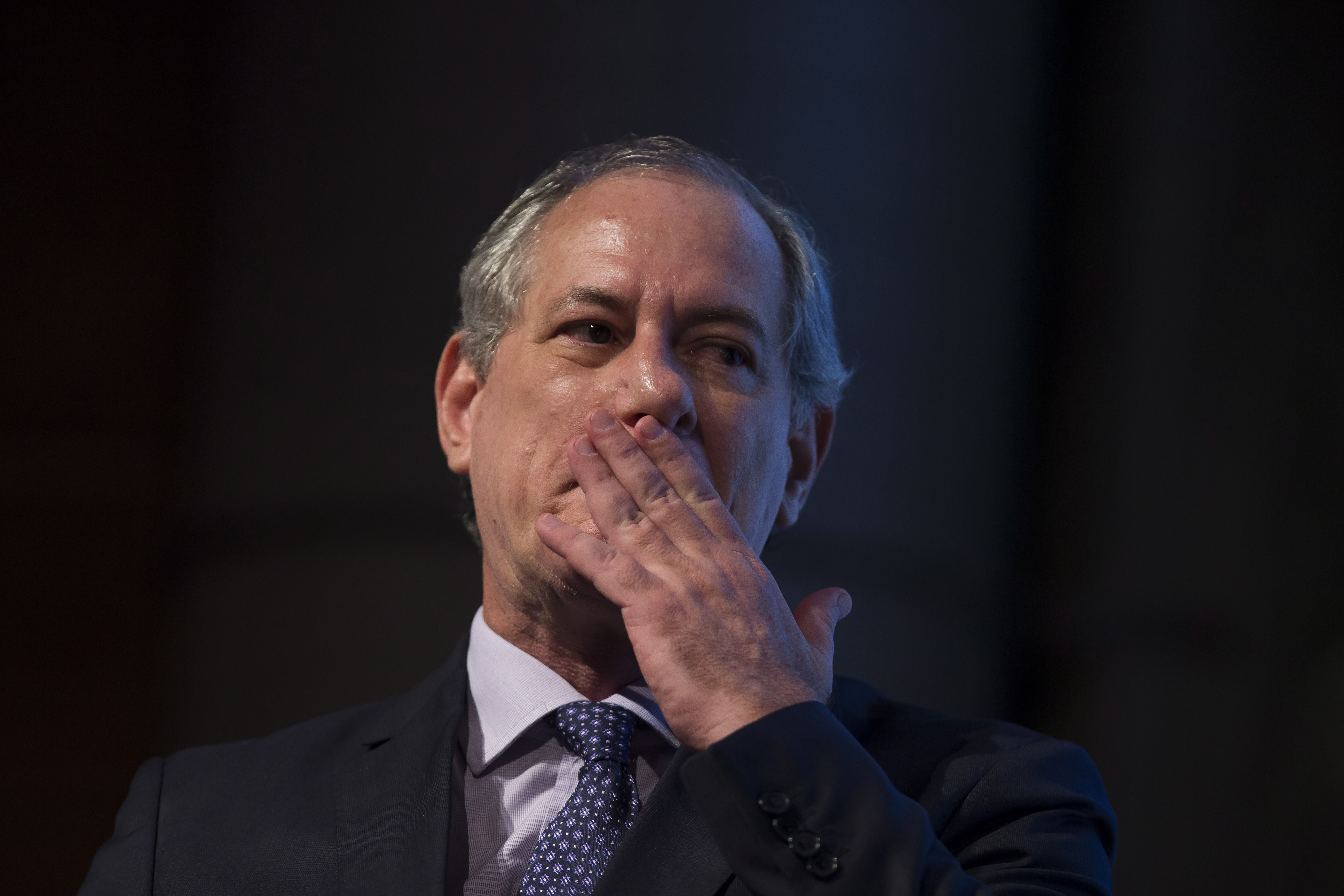 Ciro finalmente explica por que foi para Paris em 2018 VEJA