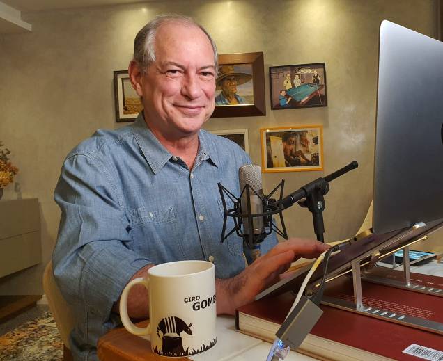 Ciro Gomes candidato `a Presidente pelo PDT, em sua residência, nas redes sociais, uma das apostas de sua campanha. 05/2021. Ciro Gomes candidato `a Presidente pelo PDT, em sua residência, nas redes sociais, uma das apostas de sua campanha. 05/2021.