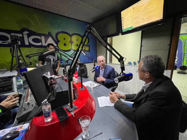 Entrevista para a Rádio Notícia FM, de Americana, interior de São Paulo, em 27/05. Entrevista para a Rádio Notícia FM, de Americana, interior de São Paulo, em 27/05.