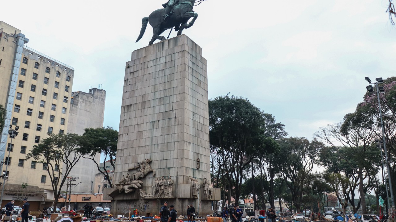 O monumento ao patrono do Exército brasileiro: cenário de conflitos e desolação —