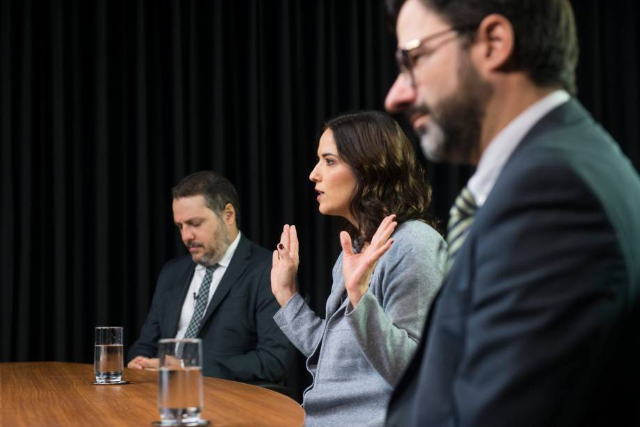 Os jornalistas Ricardo Ferraz, Clarissa Oliveira e Caio Junqueira conduziram a entrevista com o advogado -