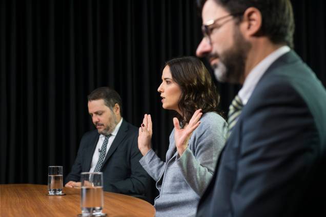 Os jornalistas Ricardo Ferraz, Clarissa Oliveira e Caio Junqueira conduziram a entrevista com o advogado - Os jornalistas Ricardo Ferraz, Clarissa Oliveira e Caio Junqueira conduziram a entrevista com o advogado -
