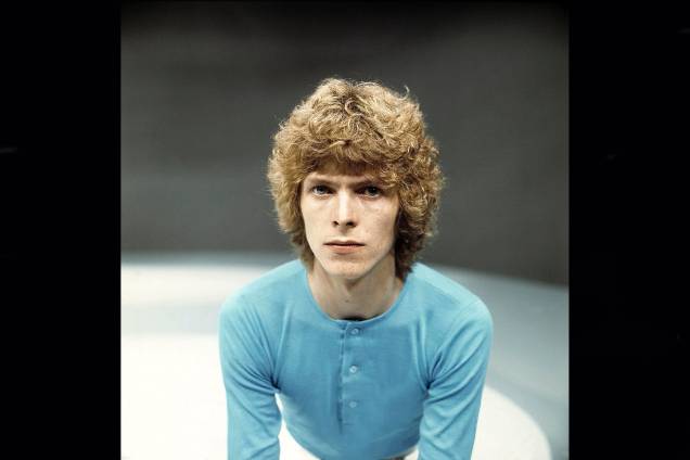Cantor e músico inglês David Bowie, em 1969. Cantor e músico inglês David Bowie, em 1969.