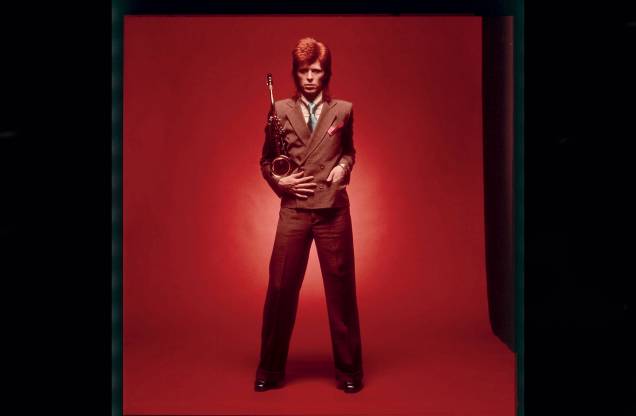 Cantor e músico inglês David Bowie, em estúdio, Londres 1975.