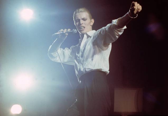 Cantor e músico inglês David Bowie, na turnê "White Duke", 1976 em Rotterdam, Holanda.