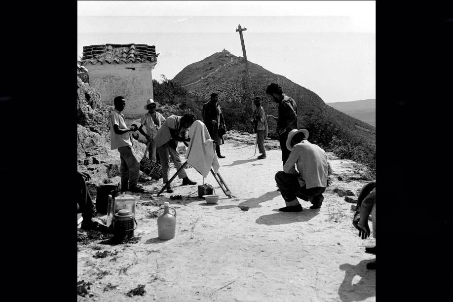 Filmado em Monte Santo, sertão da Bahia, "Deus e o Diabo na Terra do Sol", dirigido por Glauber Rocha, lançado em 1964, considerado um marco do cinema novo.