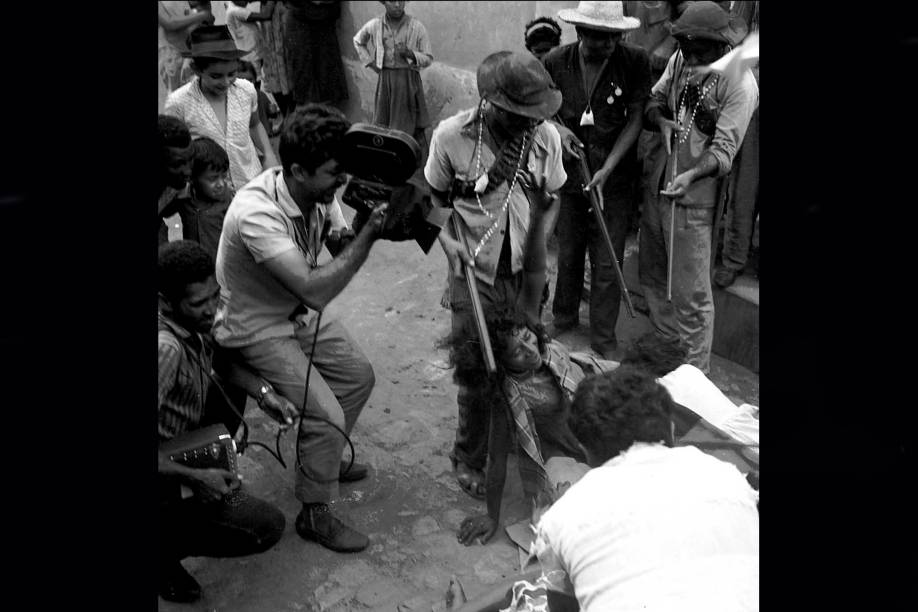 Filmado em Monte Santo, sertão da Bahia, "Deus e o Diabo na Terra do Sol", dirigido por Glauber Rocha, lançado em 1964, considerado um marco do cinema novo.