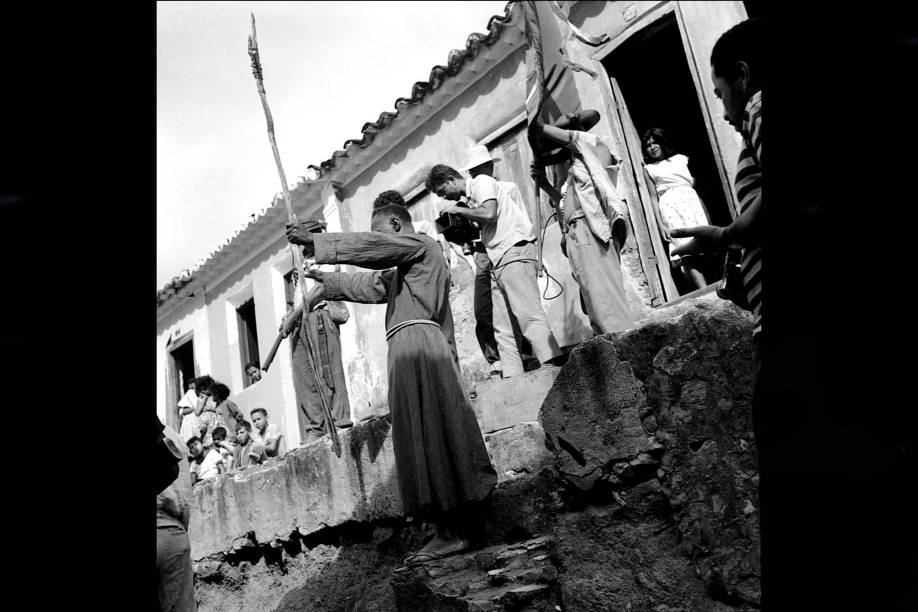 Filmado em Monte Santo, sertão da Bahia, "Deus e o Diabo na Terra do Sol", dirigido por Glauber Rocha, lançado em 1964, considerado um marco do cinema novo.