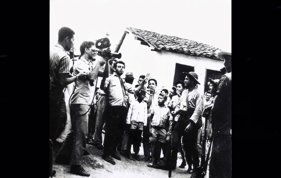 Filmado em Monte Santo, sertão da Bahia, "Deus e o Diabo na Terra do Sol", dirigido por Glauber Rocha, lançado em 1964, considerado um marco do cinema novo.