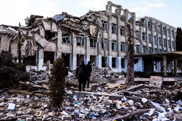Escombros de Escola após ser bombardeado em Zhytomyr, Ucrânia, em 11 de março de 2022. 