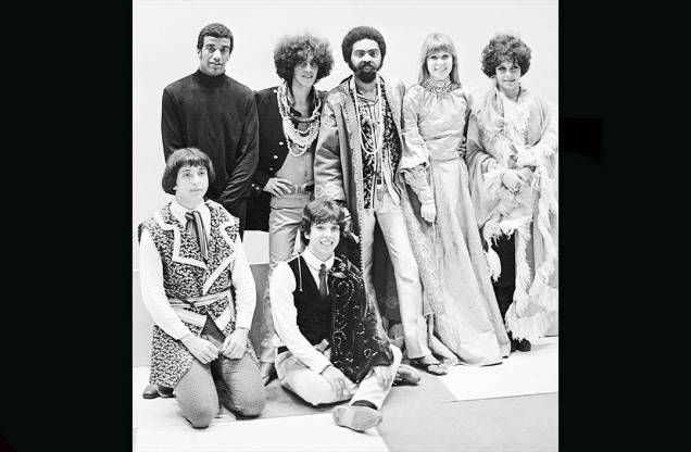 Jorge Ben, Caetano Veloso, Gilberto Gil, Rita Lee, Gal Costa, Sérgio Dias e Arnaldo Batista na estréia do programa "Divino Maravilhoso", da Rede Tupi, em 1968.