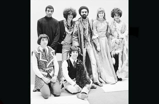 Jorge Ben, Caetano Veloso, Gilberto Gil, Rita Lee, Gal Costa, Sérgio Dias e Arnaldo Batista na estréia do programa "Divino Maravilhoso", da Rede Tupi, em 1968. Jorge Ben, Caetano Veloso, Gilberto Gil, Rita Lee, Gal Costa, Sérgio Dias e Arnaldo Batista na estréia do programa "Divino Maravilhoso", da Rede Tupi, em 1968.