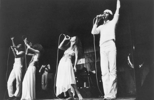 Gilberto Gil, Maria Bethânia, Gal Costa e Caetano Veloso no show "Doces Bárbaros", no Palácio das Convenções do Anhembi, em São Paulo, em 1976. Gilberto Gil, Maria Bethânia, Gal Costa e Caetano Veloso no show "Doces Bárbaros", no Palácio das Convenções do Anhembi, em São Paulo, em 1976.