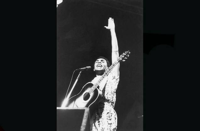 Gilberto Gil em apresentação no Anhembi, São Paulo, 1984. Gilberto Gil em apresentação no Anhembi, São Paulo, 1984.