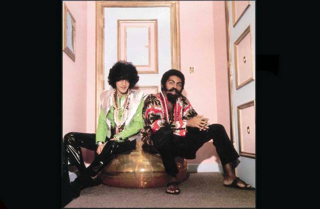 Caetano Veloso e Gilberto Gil no exílio em Londres, 1968. Caetano Veloso e Gilberto Gil no exílio em Londres, 1968.