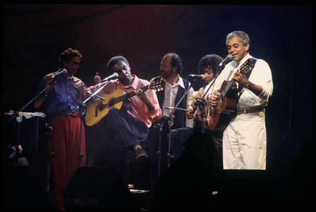 Caetano Veloso, Gilberto Gil, João Bosco, Djavan e Paulinho da Viola no show do Memorial da América Latina, em São Paulo, em 1990. Caetano Veloso, Gilberto Gil, João Bosco, Djavan e Paulinho da Viola no show do Memorial da América Latina, em São Paulo, em 1990.