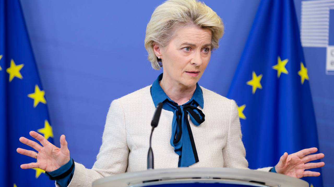 BRUSSELS, BELGIUM - MAY 18: EU Commission President, Ursula von der Leyen talks to the media on May 18, 2022 in Brussels, Belgium. Today, the European Commission has presented the REPowerEU Plan, its response to the hardships and global energy market disruption caused by Russias invasion of Ukraine. There is a double urgency to transform Europe's energy system, ending the EU's dependence on Russian fossil fuels, which are used as an economic and political weapon and cost European taxpayers nearly 100 billion per year, and tackling the climate crisis. (Photo by Thierry Monasse/Getty Images)