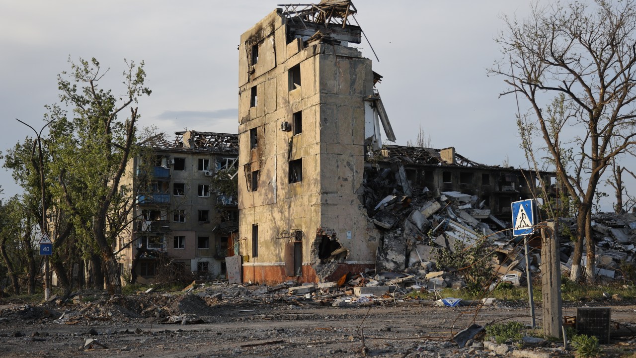 MARIUPOL, UKRAINE - MAY 21: A view from damaged sites amid Russian attacks in Mariupol, Ukraine on May 21, 2022. (Photo by Leon Klein/Anadolu Agency via Getty Images)