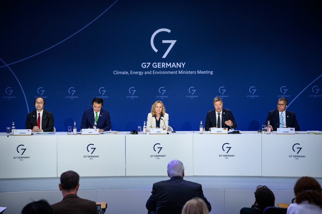 27 May 2022, Berlin: Robert Habeck (2nd from right, Bündnis 90/Die Grünen), Federal Minister for Economic Affairs and Climate Protection, Steffi Lemke (M, Bündnis 90/Die Grünen), Federal Minister for the Environment, Nature Conservation, Nuclear Safety and Consumer Protection, express their views together with Kenichi Hosoda (l-r), Minister of State for Economy, Trade and Industry of Japan, Toshitaka Ooka, Minister of State for the Environment of Japan, and Alok Sharma, President of the U.N. Climate Change Conference COP 26 (U.K.), at the closing press conference following the meeting of G7 Ministers for Climate, Energy and Environment. The ministers met at the EUREF campus in Berlin-Schöneberg as part of the German G7 presidency. Photo: Bernd von Jutrczenka/dpa (Photo by Bernd von Jutrczenka/picture alliance via Getty Images)