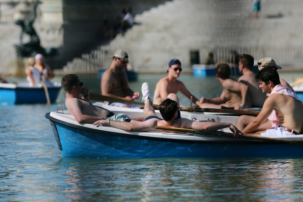 MADRID, SPAIN - MAY 17: A group of kids in the boats of El Retiro on a day when Spain has begun to suffer an "important" warm episode with midsummer temperatures, on 17 May, 2022 in Madrid, Spain. Some areas of the peninsula will touch 40 degrees Celsius and tropical nights. According to the AEMET, this episode could become the earliest heat wave in Spain since records have been kept. These high temperatures are due to a concurrence of factors and, in this case, the Peninsula will be under the influence of an anticyclonic ridge, an area of high pressure in the middle and upper levels of the troposphere in which downward air movements occur. (Photo By Cezaro De Luca/Europa Press via Getty Images)