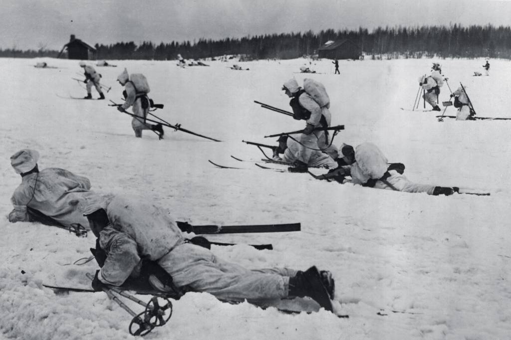 TENSÃO - Finlandeses em 1939: esqui contra russos -