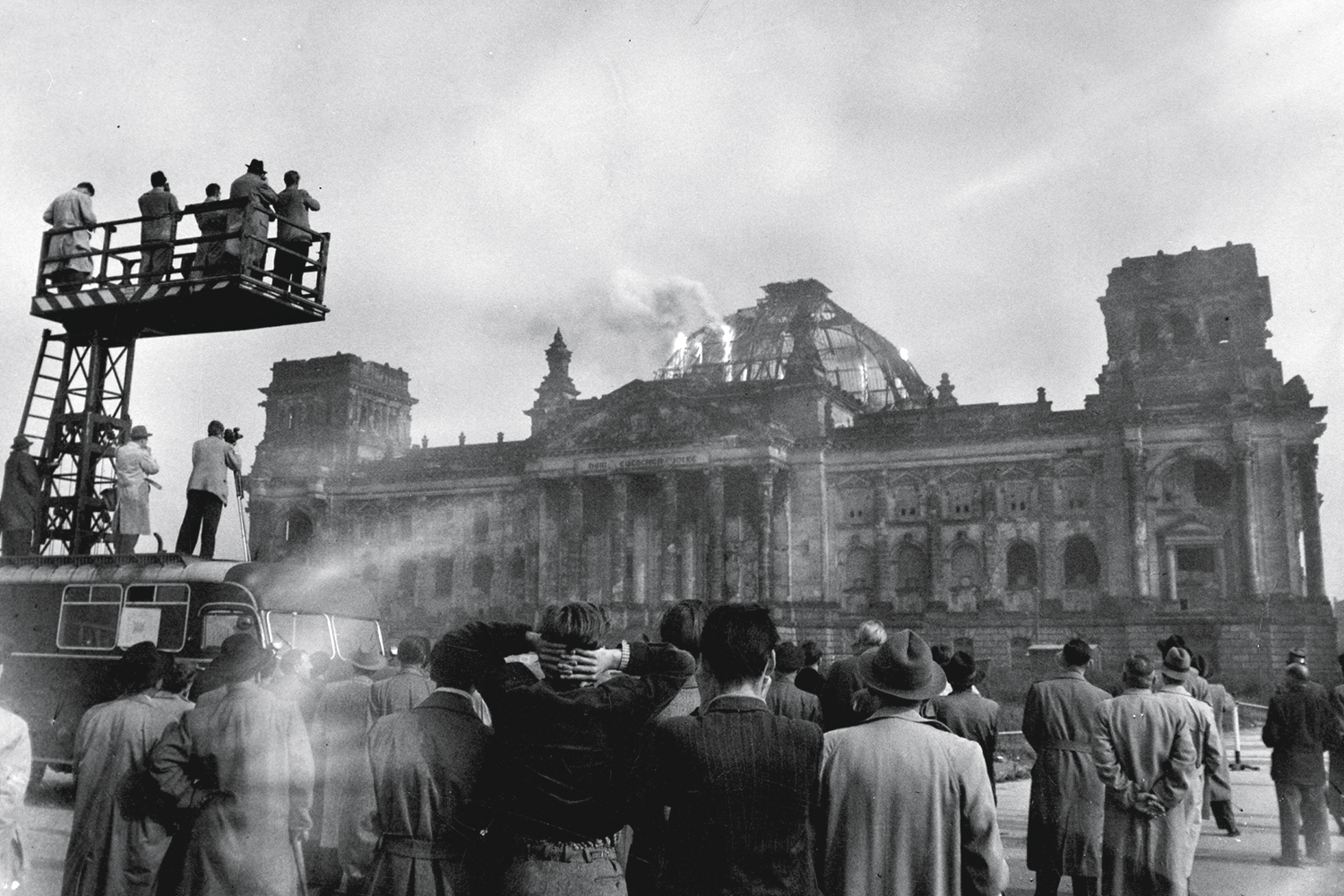 LENDA - Incêndio no Reichstag, em 1933: explorado, mas não criado por nazistas -