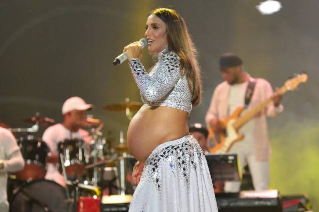 Ivete Sangalo, grávida no show do reveillon em Salvador, Bahia, 2018.