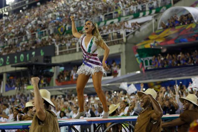 Cantora Ivete Sangalo desfila na Escola de Samba Acadêmicos do Grande Rio, no Carnaval carioca, Rio de Janeiro, 2017. Cantora Ivete Sangalo desfila na Escola de Samba Acadêmicos do Grande Rio, no Carnaval carioca, Rio de Janeiro, 2017.