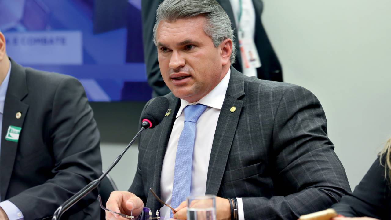 SEM SAÍDA - Julian Lemos: “Estamos entre o copo de fel e o copo de vinagre” -