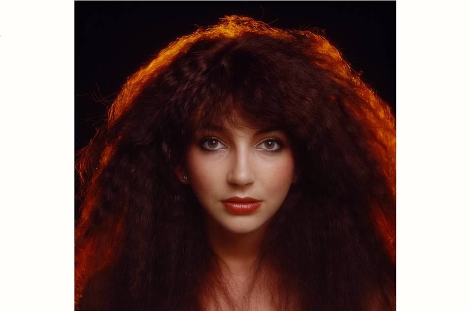 Cantora e compositora inglesa Kate Bush, em 1984.