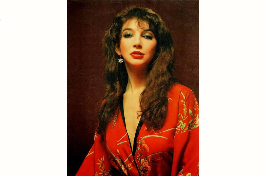 Cantora e compositora inglesa Kate Bush, em 1983.