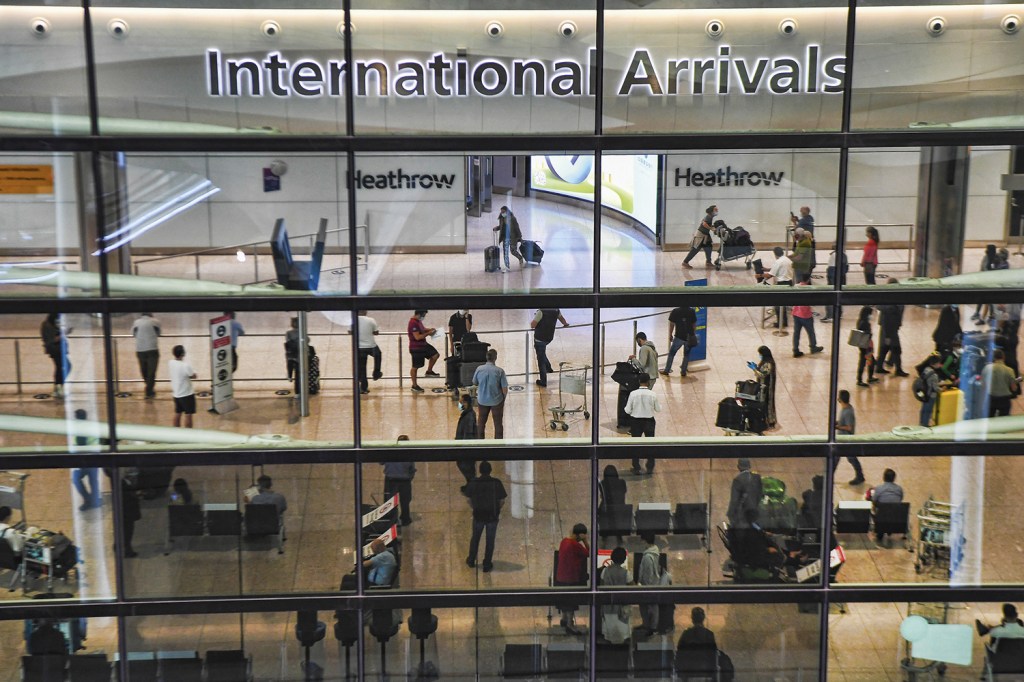 VISTO MAIS FÁCIL - Imigração no Aeroporto de Heathrow: estrangeiros entram já com contrato de trabalho -