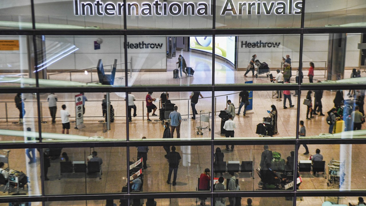 VISTO MAIS FÁCIL - Imigração no Aeroporto de Heathrow: estrangeiros entram já com contrato de trabalho -