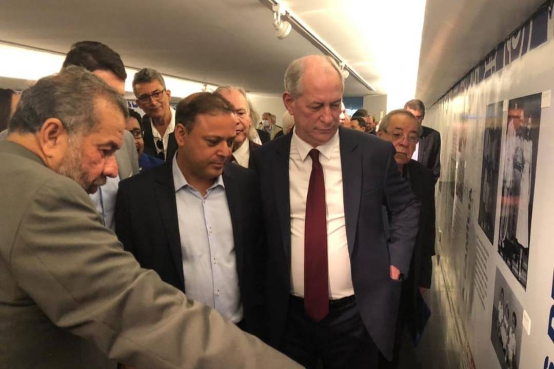 Carlos Lupi, Rodrigo Neves e Ciro Gomes participam do centenário de Leonel Brizola em Brasília.