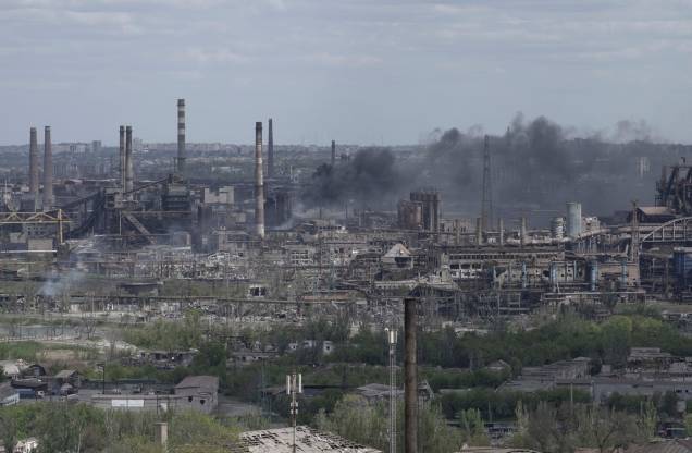 Destruição total da usina siderúrgica Azovstal na cidade de Mariupol em 10 de maio de 2022, em meio à ação militar russa em andamento na Ucrânia.