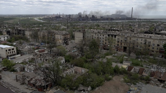 Cena de Destruição, mostra a cidade de Mariupol e a siderúrgica Azovstal em 10 de maio de 2022, em meio à ação militar russa em andamento na Ucrânia.