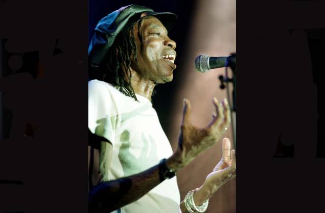 Milton Nascimento faz uma apresentação na LBV, em 10/12/1996. Milton Nascimento faz uma apresentação na LBV, em 10/12/1996.