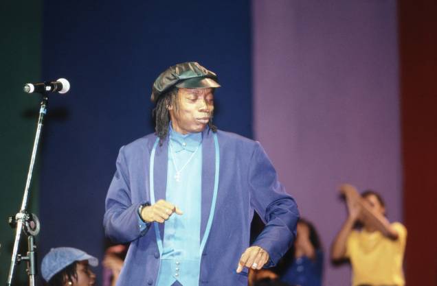 Show de Milton Nascimento no 9º Prêmio Sharp de Música, em 1995. Show de Milton Nascimento no 9º Prêmio Sharp de Música, em 1995.