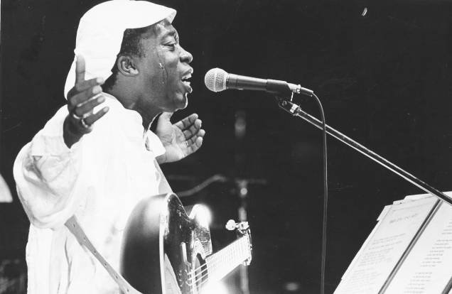 Milton Nascimento em show no Rio Centro, Rio de Janeiro, anos 70. Milton Nascimento em show no Rio Centro, Rio de Janeiro, anos 70.