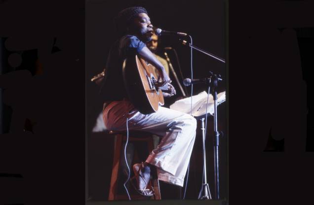 Milton Nascimento durante show em Porto Alegre, nos anos 80. Milton Nascimento durante show em Porto Alegre, nos anos 80.