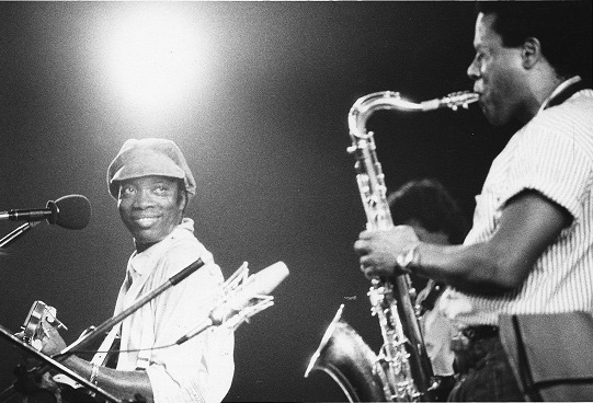 Milton Nascimento e o saxofonista americano Wayne Shorter durante show em São Paulo. Anos 90. Milton Nascimento e o saxofonista americano Wayne Shorter durante show em São Paulo. Anos 90.
